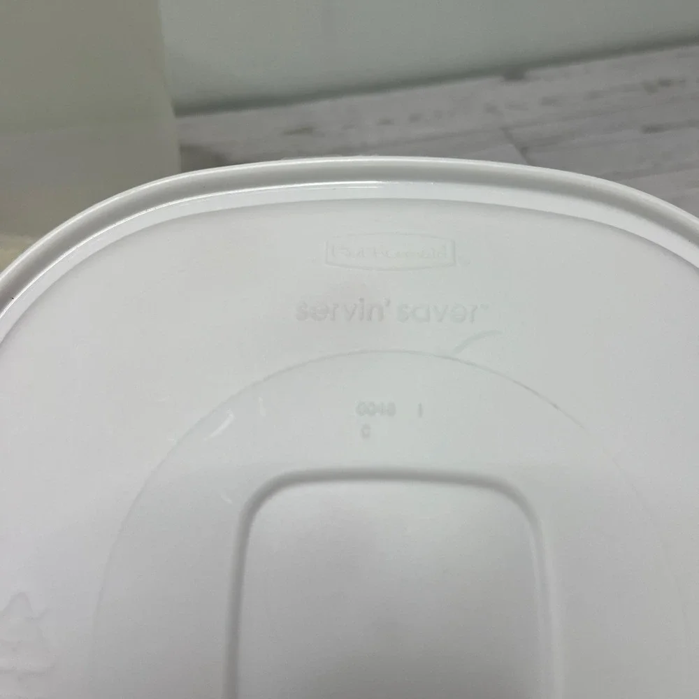 Rubbermaid Servin Saver 3 QT 2.8L Square Food Storage Container White Lid 6 0047
